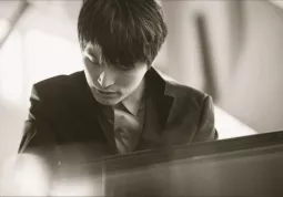 il giovane pianista giapponese Kaoru Jitsukava